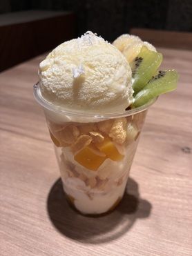 フルーツパフェ