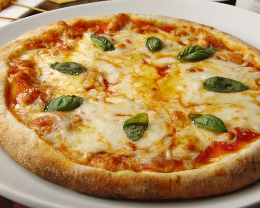 シェフの気まぐれ カプリチョーザピザ（1180円）