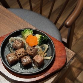 サイコロステーキランチ　（ご飯　味噌汁）