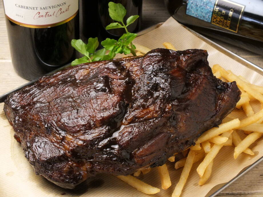 特製で特大 焼きスペアリブ（1980円）