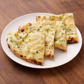 チーズナン(Cheese Nan)