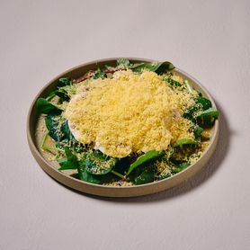 マッシュルームとたっぷりチーズのサラダ