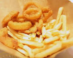 フレンチフライとオニオンリングの盛り合わせ