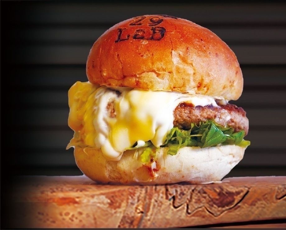 29) チーズバーガーセット（Cheese burger）