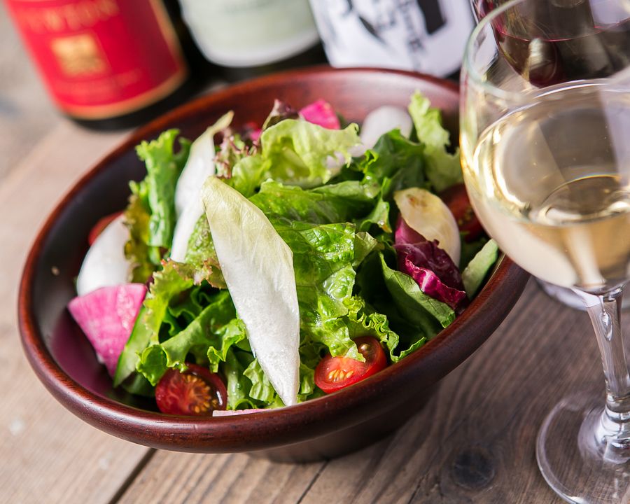 鎌倉野菜と新鮮野菜のグリーンサラダ（レギュラー 780円、ハーフ 580円）