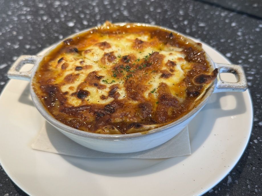 八木商店名物ビーフシチューソースを使ったラザニア　