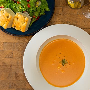 ホテルの味！オマール海老のビスク【たっぷりサラダ・玄米又は自家製フォッカッチャ】