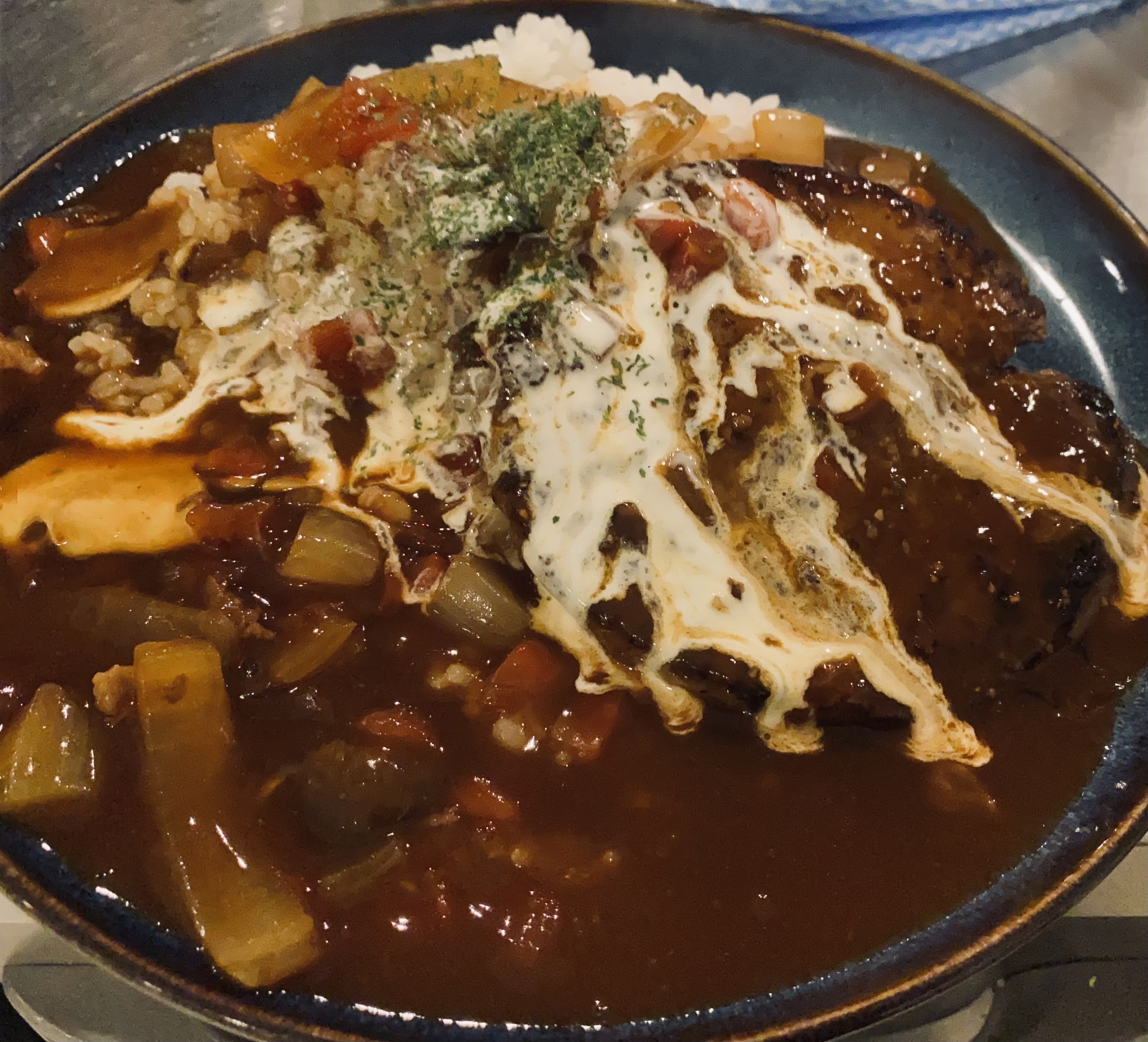 🉐100％ビーフのパティ乗せハヤシライス‼️本日乳酸菌付き‼️