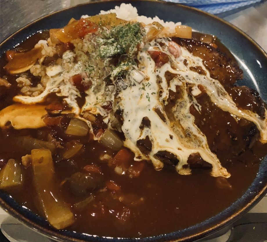 🉐100％ビーフのパティ乗せのハヤシライス‼️（1680）