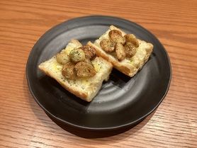盛りすぎガーリックトースト