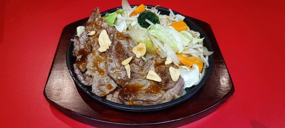 鉄板ラム肉ジンギスカン