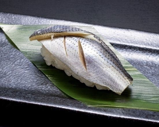 江戸前小肌酢〆 Gizzard Shad marinated in vinegar