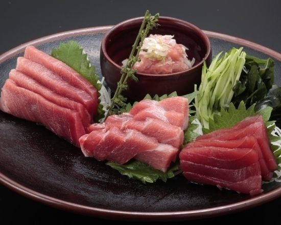 天然本まぐろ刺身盛り合わせ(3～4人前) Assorted Wild Bluefin Tuna Sashimi (3-4 servings)