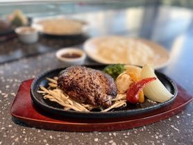 　ジューシー鉄板焼きハンバーグ　ライス付き