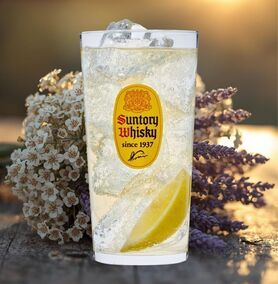 エルダーフラワーとラベンダーのハイボール