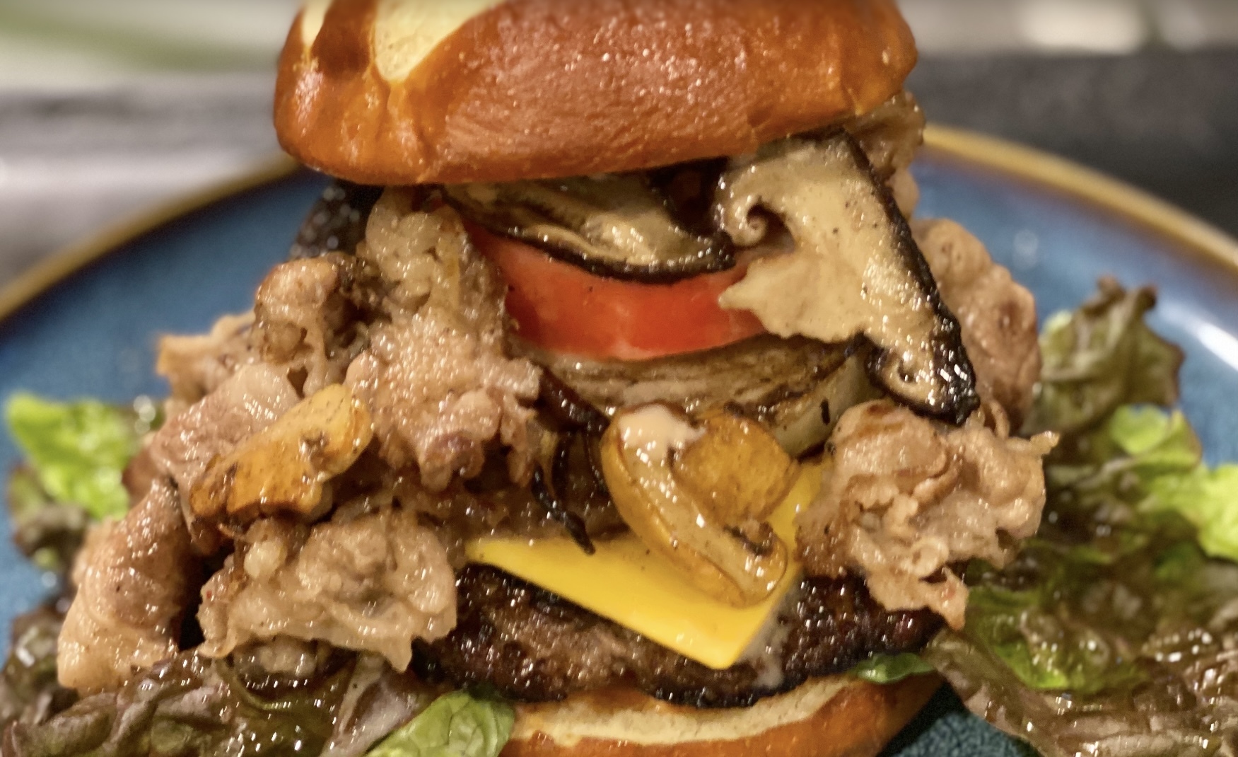 ✨肉盛り盛りBIGバーガー🍔ボリュームNO1!❗️※写真はキノコとチェダーチーズトッピング