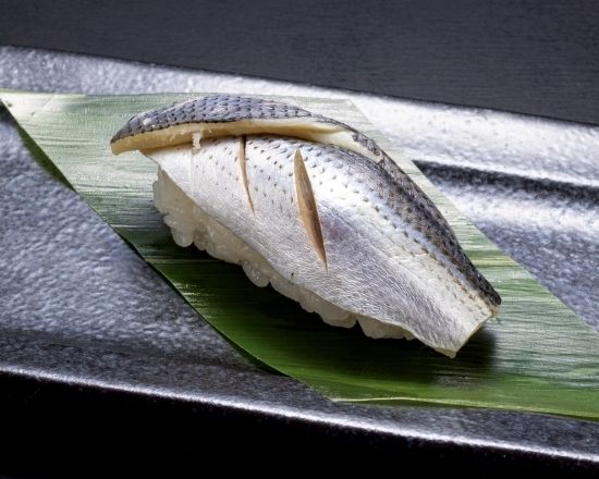 江戸前小肌酢〆 Gizzard Shad marinated in vinegar