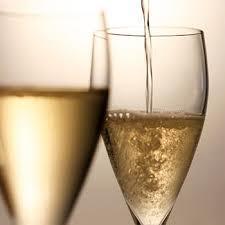 グラス スパークリングワイン（598円）