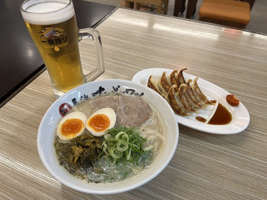 忘年会セット(煮卵高菜ラーメン、餃子、生ビール)