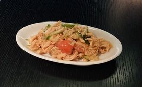 蒸し鶏ときゅうりの和え物