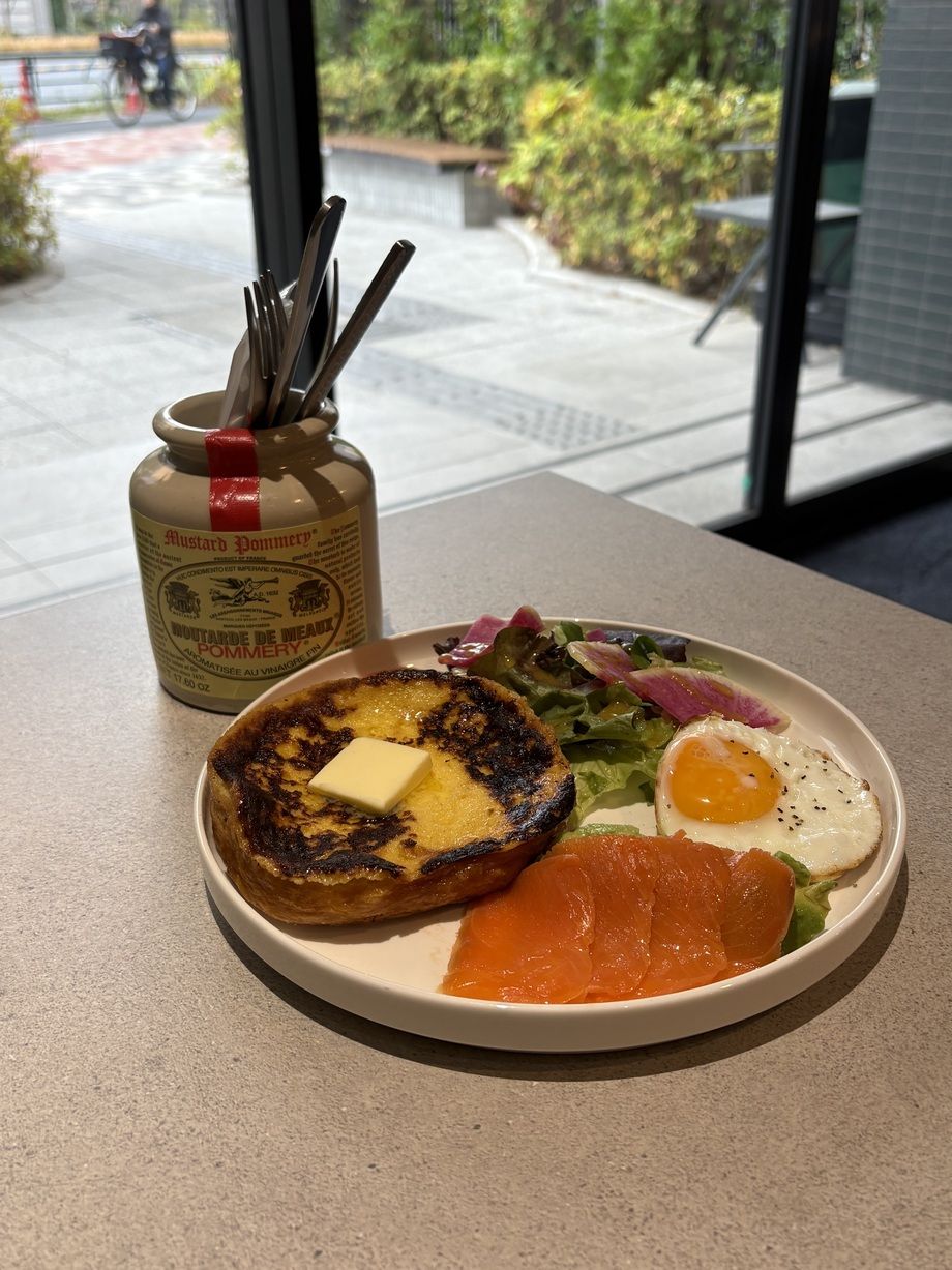 サーモンとアボカドのフレンチトースト