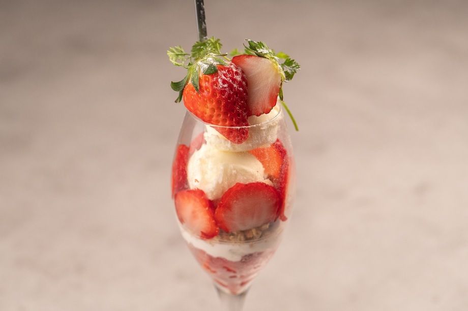 【いちごの季節！】季節のフルーツのデザートパフェ