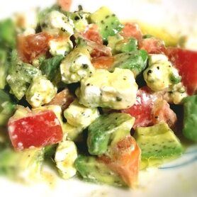 アボトマ・クリチのごちそうサラダ