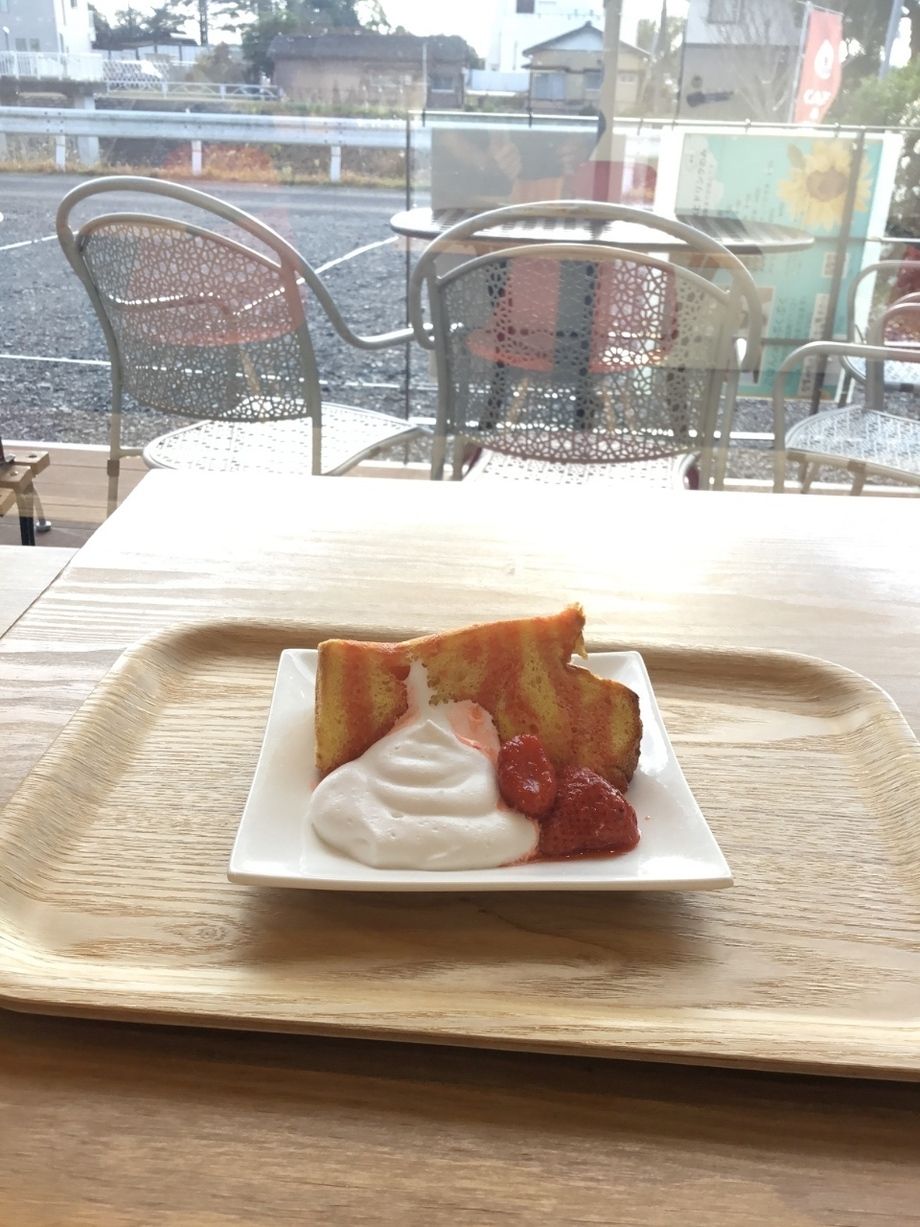 いちごコンポートのシフォンケーキ