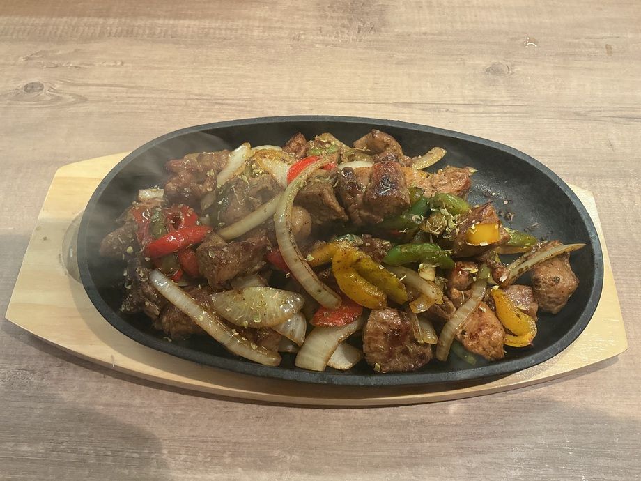 本日のスペシャルメニュー　エトゥカブルマ　ラム肉　et kavulma