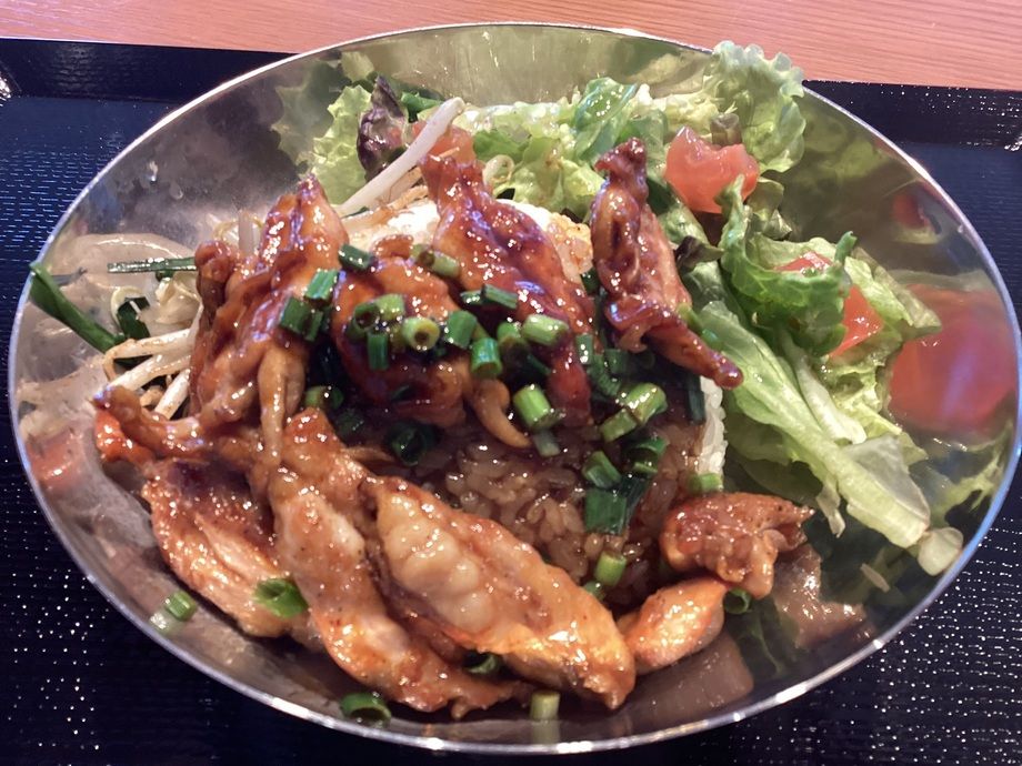 【肉丼ランチ】甘辛！せせり炒め丼！