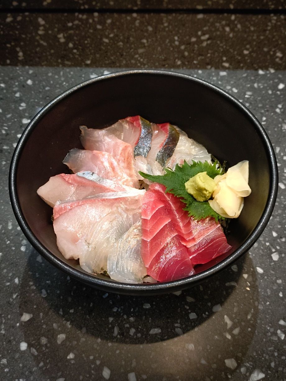 特上鮮魚丼