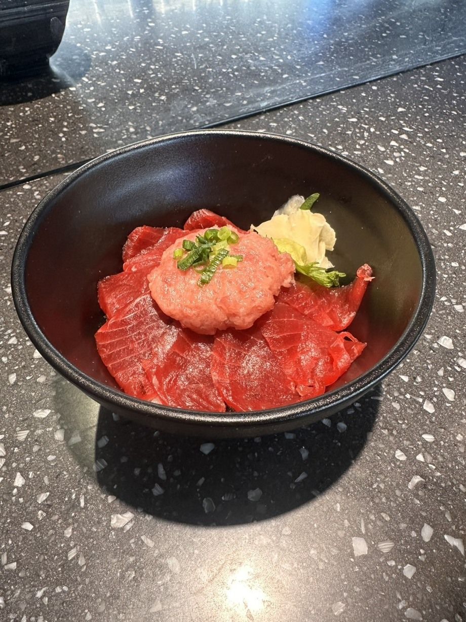 生マグロ丼