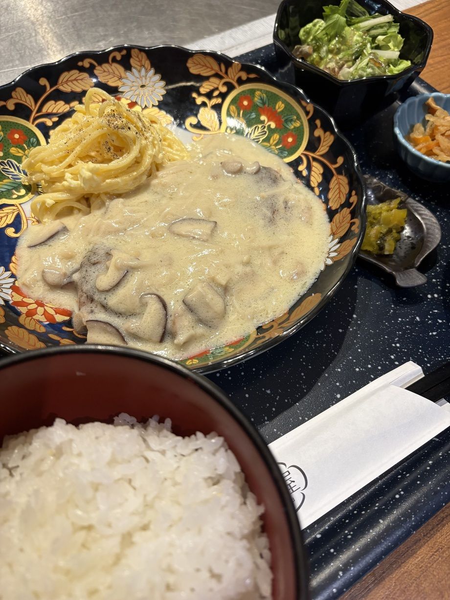 【A】ハンバーグのきのこクリームソース御膳