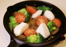 牛タンと彩り野菜のアヒージョ(バケット付き)