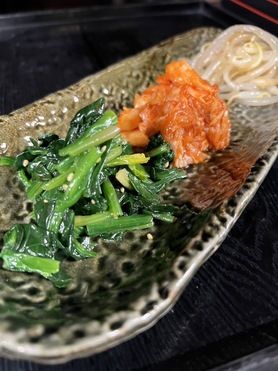 蓮草ともやしの紫蘇風味ナムルとキムチ