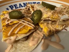 🇲🇽メキシカントルティーヤ(エッグ&チーズ&サルサソース)ハラペーニョ付き