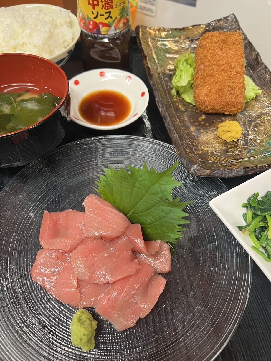 豊洲直送希少生まぐろと厚切りハムカツ定食