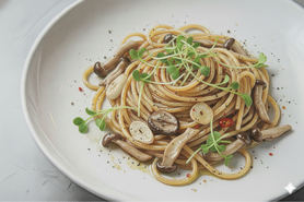 キノコとアンチョビのペペロンチーノ