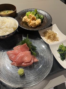 豊洲直送希少生まぐろと明太子の天ぷら定食