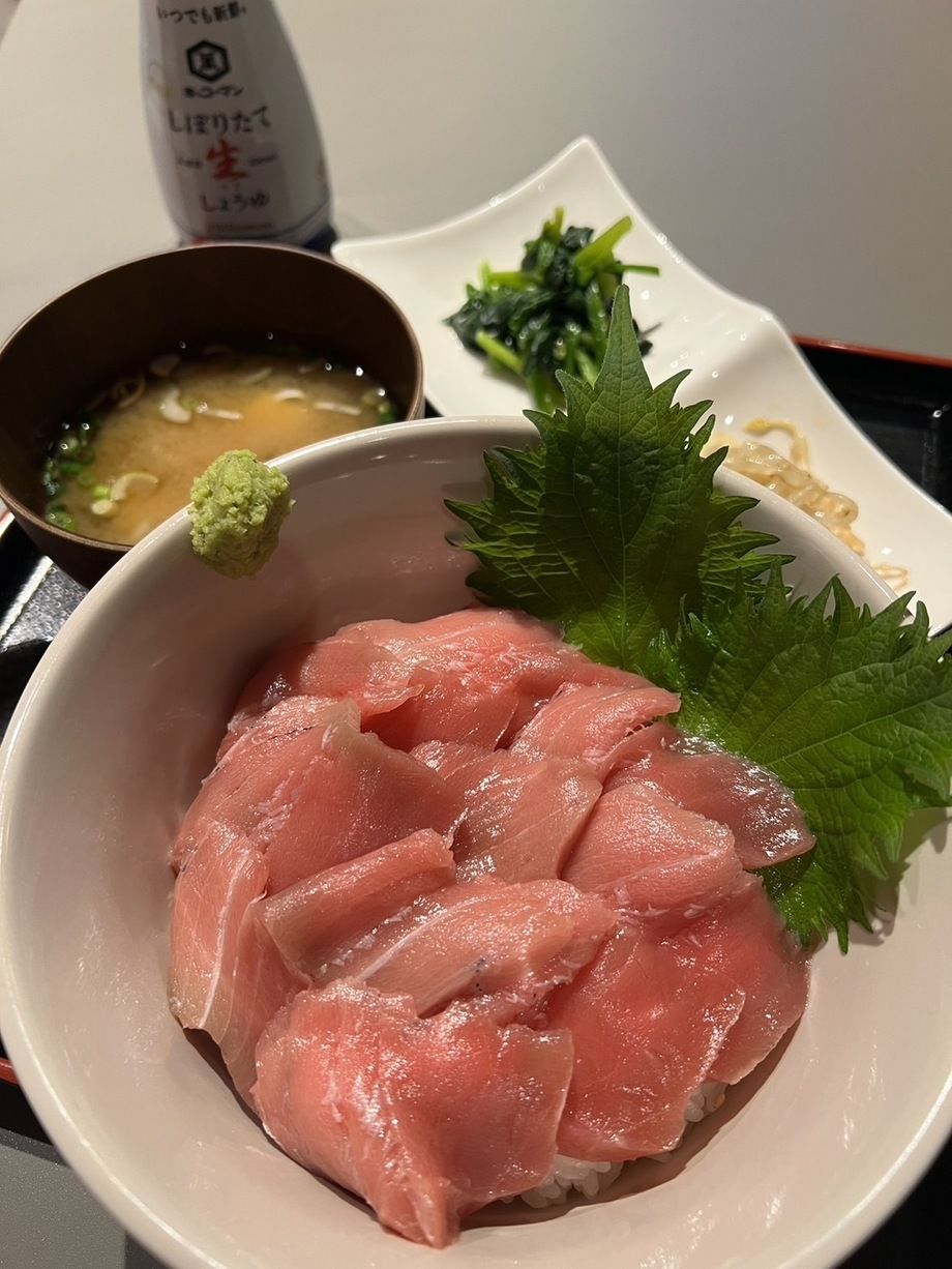 豊洲直送希少生まぐろ丼定食【tsunarice】