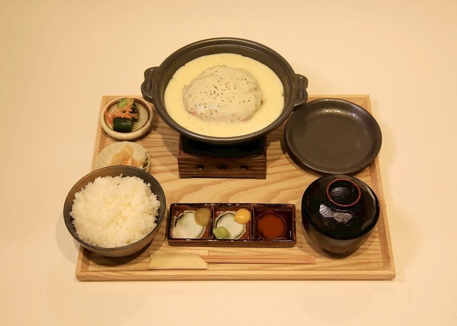 極上チーズハンバーグ御膳　Mサイズ(２００g)