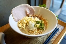 チーズ豚骨イタリアンビストロ麺