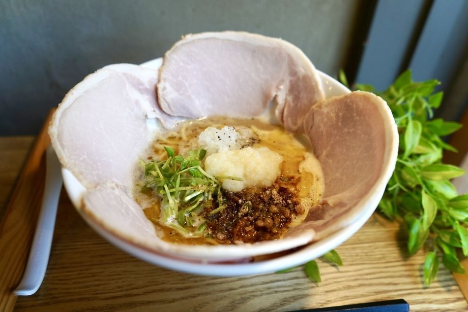 ガーリック豚骨イタリアンビストロ麺