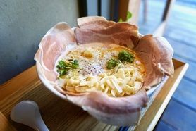 特選濃厚豚骨カルボナーラ麺