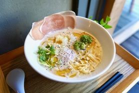 濃厚豚骨カルボナーラ麺