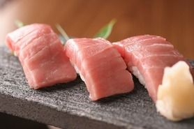 本マグロ中トロ握り 