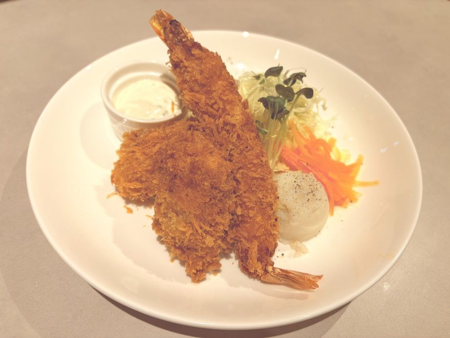 今日のフライ〈有頭エビと瀬戸内牡蠣のミックスフライ！あとアジも！〉