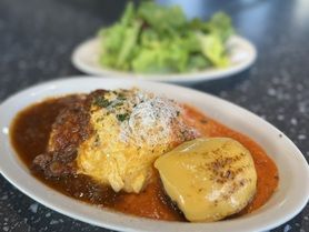 ★★   Wソースのオムライスとチェダーチーズバンバーグ100g　サラダ付き