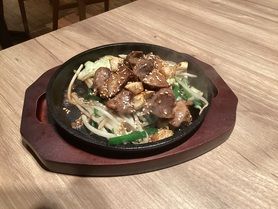 【若鶏の】砂肝とニンニク炒めたやーつ