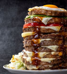 デカ盛りグルメ 厚豚（アツトン）プレミアムゴッドタワー